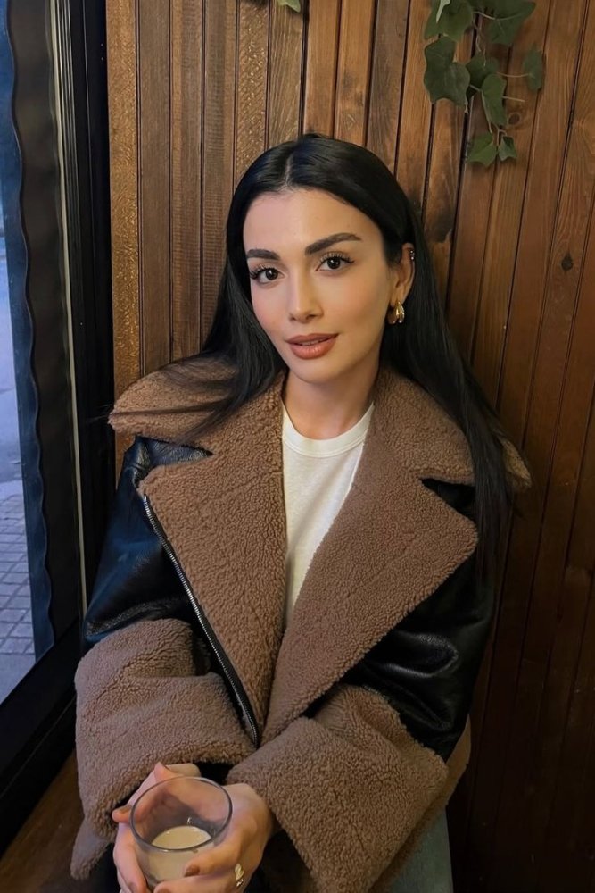 Özge Yağız