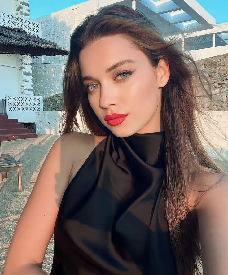 Afra Saraçoğlu