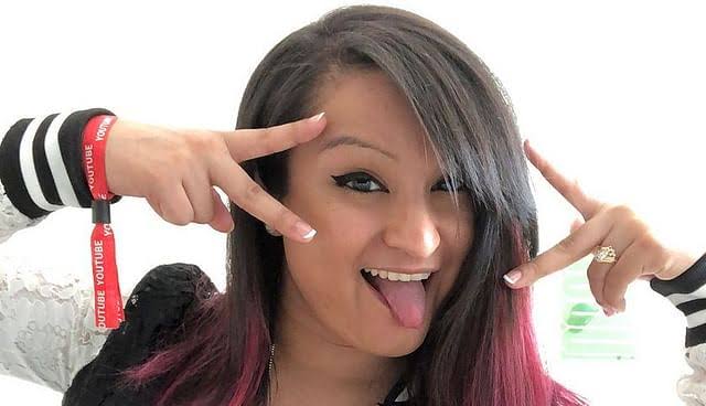 How Much Has Aphmau Made? A Look At The Life Of The YouTuber