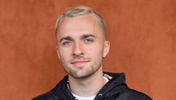How Much Money Does Squeezie Make? A Look At The Profile Of The Twitch Streamer