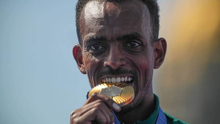 What Shoes Does Tamirat Tola Wear? A Look At The Profile Of The Athlete