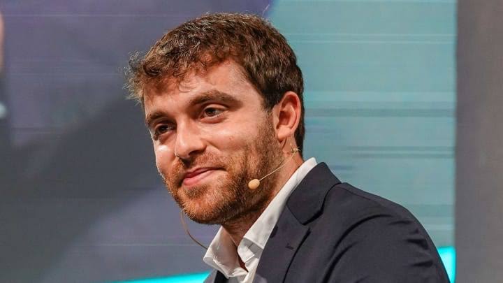 Why Is Fabrizio Romano So Popular? A Look At The Life Of The Sports Journalist